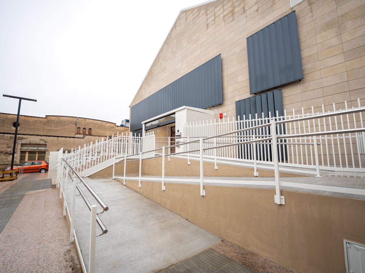 REHABILITACIÓ DELS ANTICS MAGATZEMS DE VINS CORTINA PER A BIBLIOTECA