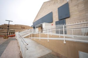 REHABILITACIÓ DELS ANTICS MAGATZEMS DE VINS CORTINA PER A BIBLIOTECA