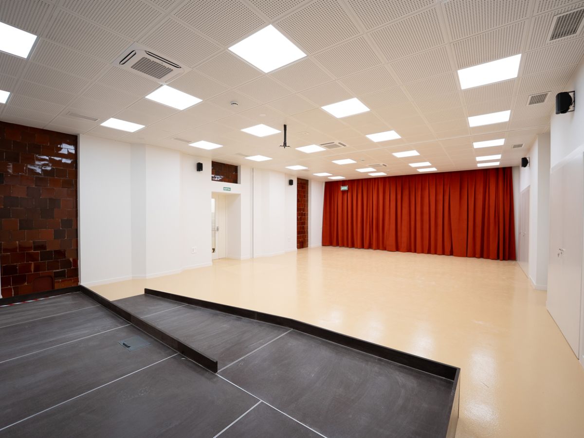 REHABILITACIÓ DELS ANTICS MAGATZEMS DE VINS CORTINA PER A BIBLIOTECA