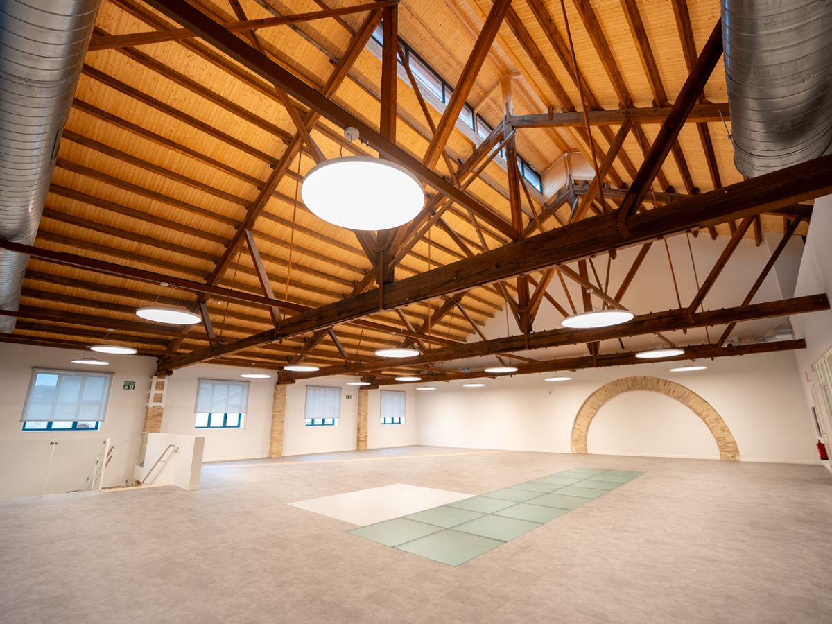 REHABILITACIÓ DELS ANTICS MAGATZEMS DE VINS CORTINA PER A BIBLIOTECA