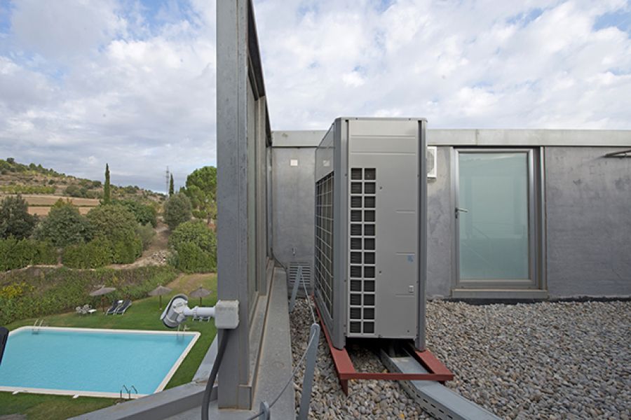 Installation d'un système de climatisation dans l'Hôtel Món Sant Benet