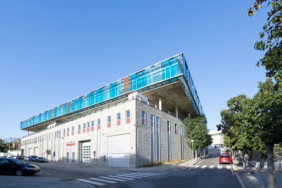 Renovation of the new headquarters of the Besós area for Aigües de Barcelona, storage warehouse and a car park