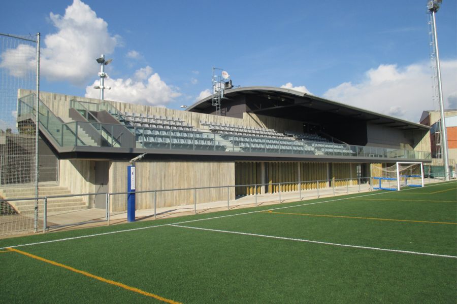 Construction of new building of changing rooms, offices, warehouse, bar and stands on the football field. Sant Vicenç dels Horts 
