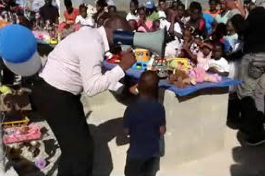 First delivery of toys to the children of Haitian workers