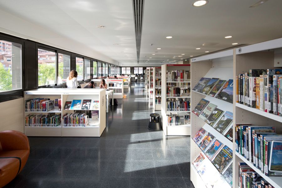 Edificació del complex “Ateneu les Bases” (serveis generals, biblioteca, centre esportiu i centre cívic)