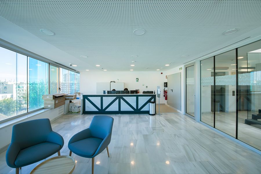 Reforma de oficinas para nueva sede del área del Besós de Aigües de Barcelona, nave de almacenamiento y aparcamiento